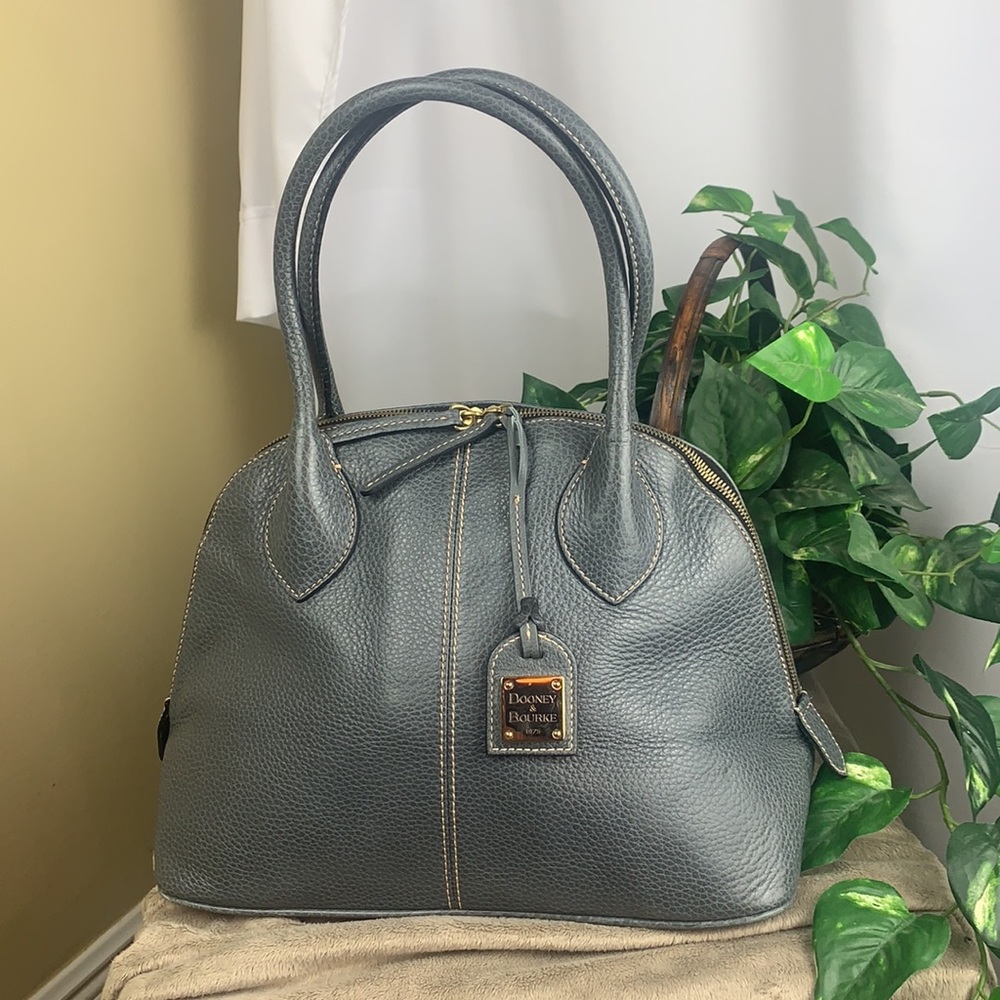 ❌TRADED
Dooney & Bourke Gray Pebbled Genuine Leather Purse Handbag - Picture 2 of 16